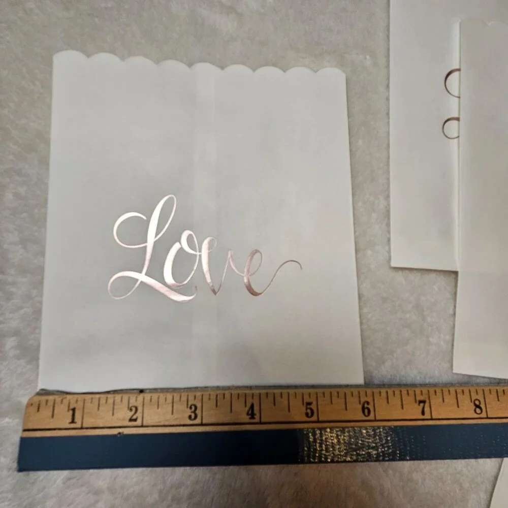 Set Of 11 White Scalloped Treat Bags With Rose Gold 